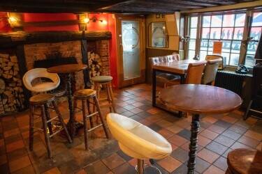 KENT - PROFITABLE HIGH BARRELAGE WET-LET PUB