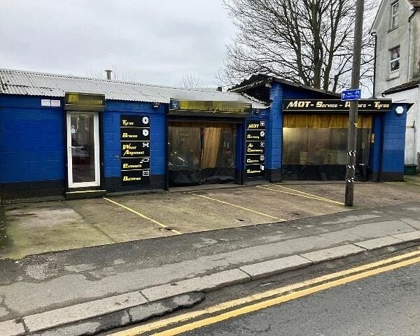 Fully Equipped Garage / Workshops for Sale Fully Equipped Garage / Workshops for Sale