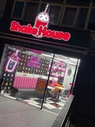 Dessert shop for sale in Dudley 
