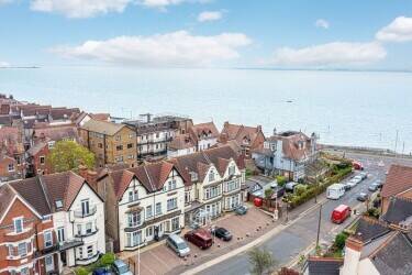 HOTEL / GUEST HOUSE & DEVELOPMENT OPPORTUNITY HOTEL / GUEST HOUSE & DEVELOPMENT OPPORTUNITY