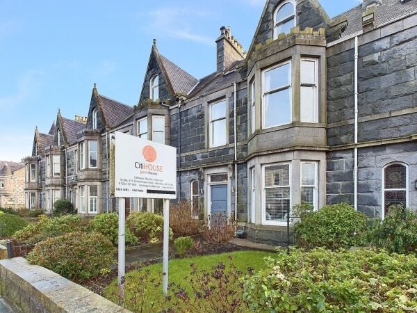 8 Letting Room Guest House in Prestigious Aberdeen Location