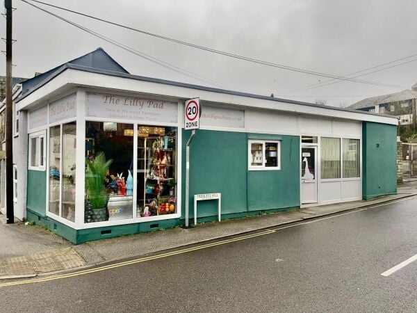 Freehold Retail Property Located In Redruth Freehold Retail Property Located In Redruth