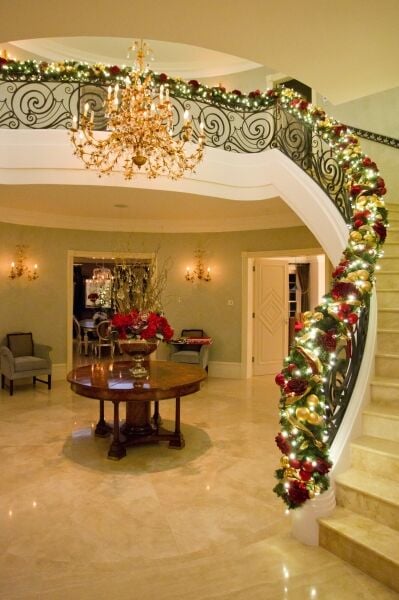 Established Install Company of Seasonal Decor