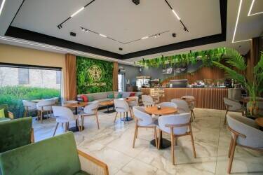 Cafe/restaurant for sale in Cambridge Trumpington with Large Kitchen and new outdoor seating. Cafe/restaurant for sale in Cambridge Trumpington with Large Kitchen and new outdoor seating.
