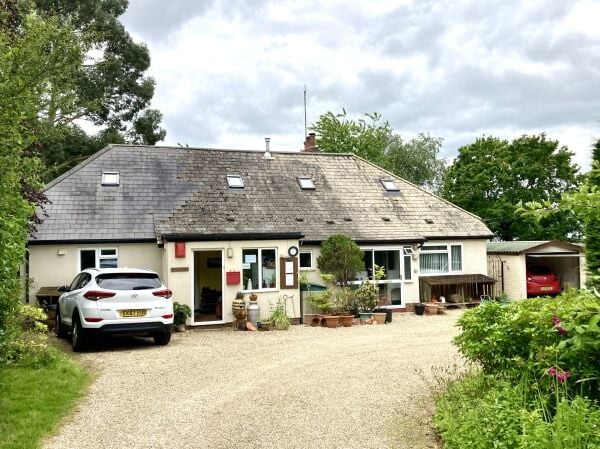CATTERY PLUS HOME WITH AN INCOME Photo 1