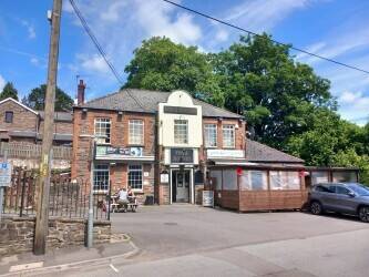 GWENT VALLEYS - PROMINENT TOWN CENTRE PUBLIC HOUSE OVERLOOKING PARK
