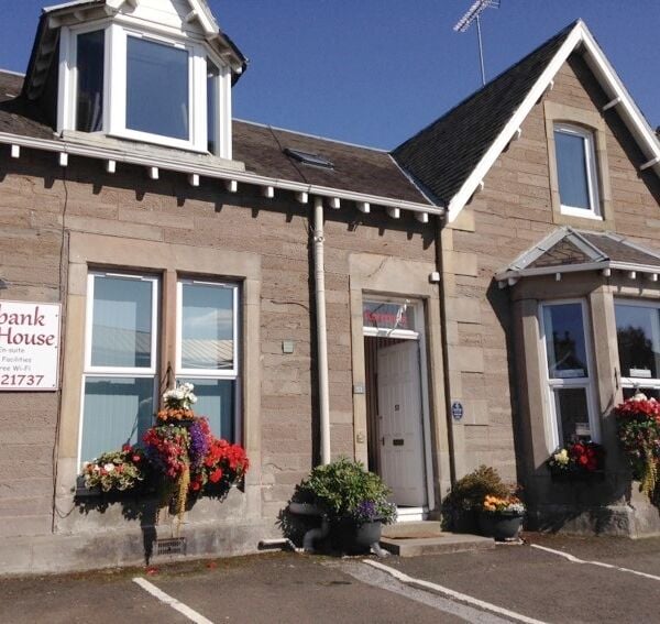 Immaculate 12 Bed Guest House in Prime Location