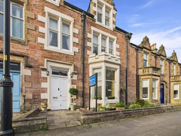 Traditional Victorian Guest House in Inverness