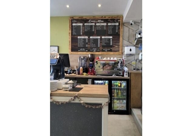 Newly established Pizza and Wine restaurant for sale