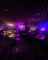 Cocktail bar