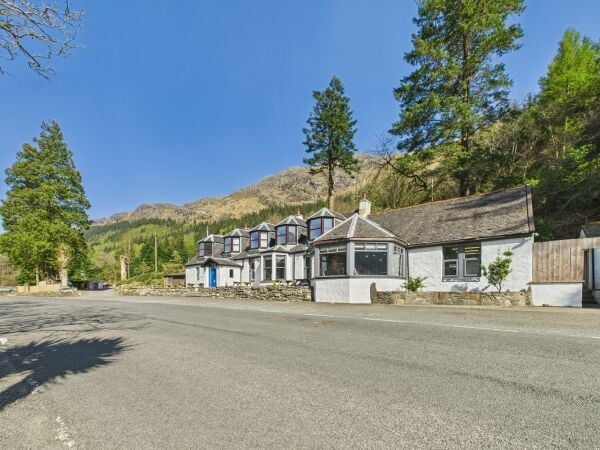 Traditional village inn in stunning loch location Traditional village inn in stunning loch location