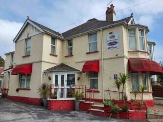 A Spacious Former Guest House in a Prime Location A Spacious Former Guest House in a Prime Location
