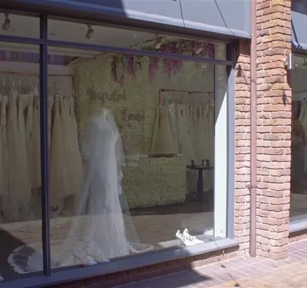E-COMMERCE AWARD-WINNING GLOBAL BRIDAL BRAND