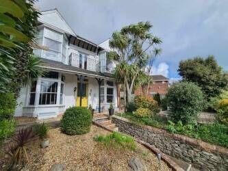 A Beautiful Victorian 8 bedroom Guest House A Beautiful Victorian 8 bedroom Guest House