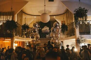 Fully Licensed Bar & Events Venue with Late Licence – Large Bar, Kitchen & Outdoor Seating