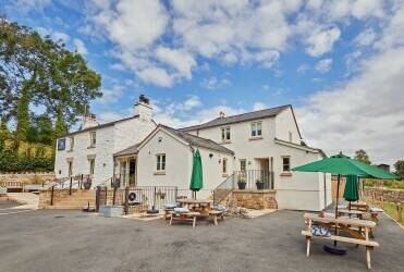 FLINTSHIRE - BEAUTIFULLY REFURBISHED COUNTRY PUB IN AFFLUENT VILLAGE