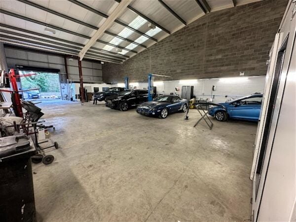 AUTOBODY REPAIR SHOP