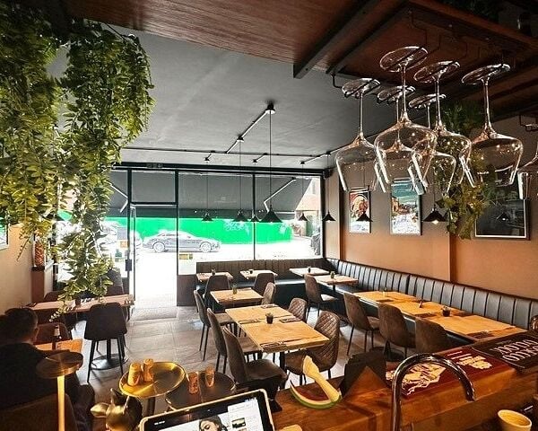 Italian Café Restaurant & Wine Bar for Sale