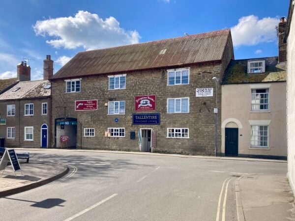 FABRIC/TEXTILE & HABERDASHERY RETAILER AND ASSOCIATED SERVICES