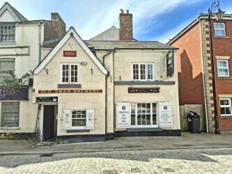 WREXHAM - 19TH CENTURY CITY CENTRE PUBLIC HOUSE