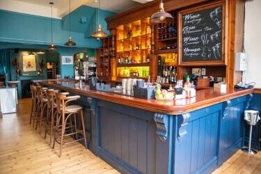 BERKSHIRE - FREEHOLD TOWN CENTRE BAR AND RESTAURANT