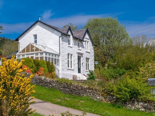 6 Bed Charming Bed & Breakfast 6 Bed Charming Bed & Breakfast