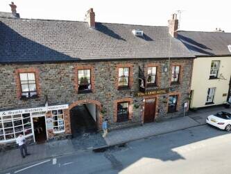 DEVON - TOWN CENTRE FREEHOUSE WITH LETTING ROOMS & DEVELOPMENT POTENTIAL DEVON - TOWN CENTRE FREEHOUSE WITH LETTING ROOMS & DEVELOPMENT POTENTIAL