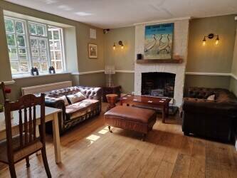 NORTHAMPTONSHIRE -  5 BEDROOM PUB & RESTAURANT IN SOUGHT AFTER VILLAGE