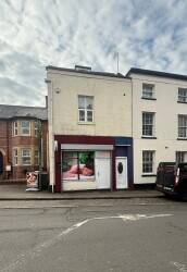 FREEHOLD PROPERTY WITH IMPRESSIVE YIELD OF AROUND 8% - READING