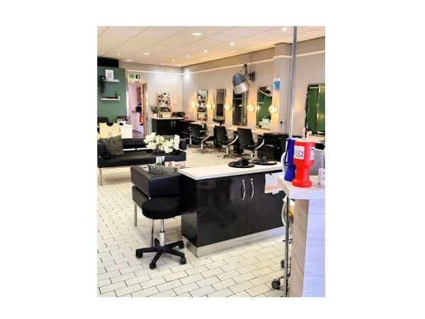 Snip Up This Stylish Salon Opportunity! Snip Up This Stylish Salon Opportunity!