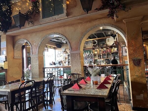 AUTHENTIC ITALIAN RESTAURANT IN A CENTRAL LOCATION
