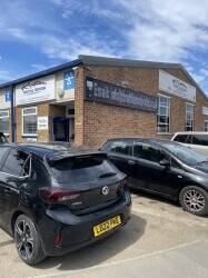 Vehicle servicing centre & MOT for class 1/2/4 Photo 1