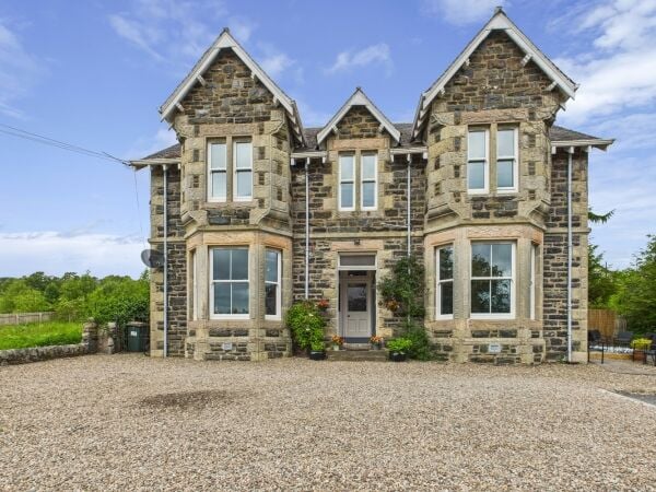 Victorian Residence with Cottage, Stunning Views, Prime Pitlochry Location