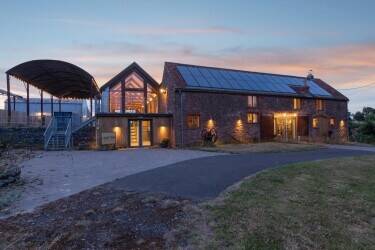 Farm House plus The Retreat -  Thriving Guest Business that sleeps 16