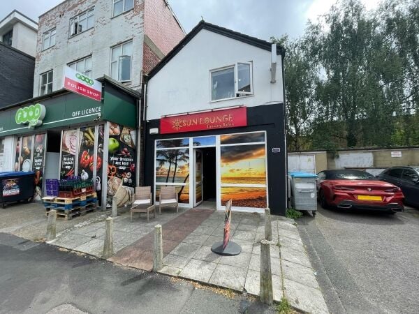 Well Presented Tanning Salon & 2 Treatment Rooms