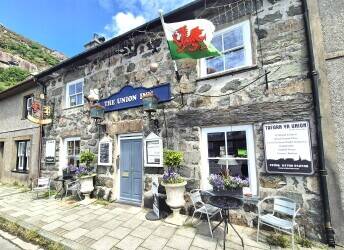 GWYNEDD - ESTABLISHED & CHARMING PUB/RESTAURANT LOCATED IN HISTORIC TOWN SQUARE GWYNEDD - ESTABLISHED & CHARMING PUB/RESTAURANT LOCATED IN HISTORIC TOWN SQUARE