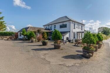 Detached Character Devon Country Pub Set In 0.5 Of An Acre With 4 Bedroom Accommodation