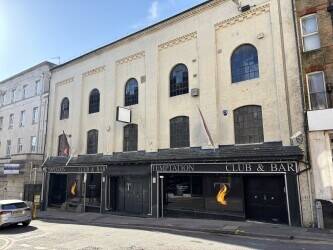 DORSET – ESTABLISHED TOWN CENTRE GENTLEMEN’S CLUB IN COASTAL RESORT WITH SEV AND LATE ALCOHOL LICENC