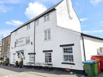 Immaculate & Extremely Profitable Devon Country Inn With 3/4 Letting Bedrooms & Owners Apartment