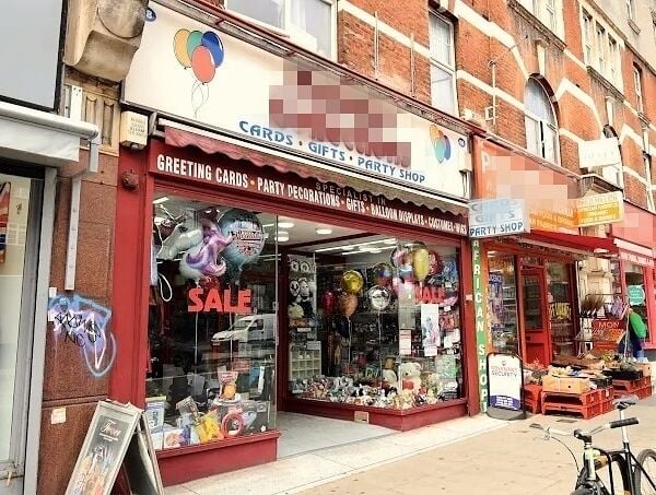 1995 Gift Shop With Greeting Cards, Party, Balloons, & Fancy Dress for Sale 1995 Gift Shop With Greeting Cards, Party, Balloons, & Fancy Dress for Sale