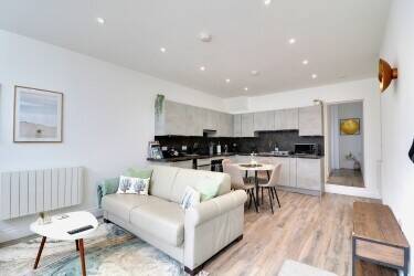 FREEHOLD PRIME HOLIDAY LET INVESTMENT FREEHOLD PRIME HOLIDAY LET INVESTMENT