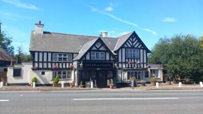 HEREFORDSHIRE – BLACK AND WHITE MAIN ROAD PUBLIC HOUSE SET IN 2.25 OF AN ACRE