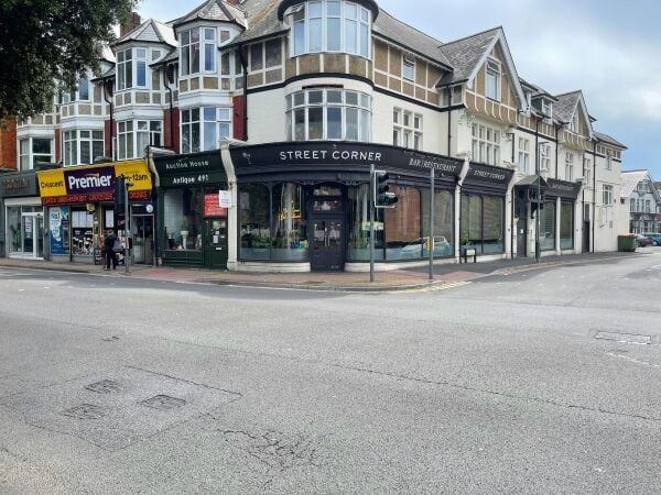 Refurbished Bar/Restaurant On Busy Crossroads Refurbished Bar/Restaurant On Busy Crossroads