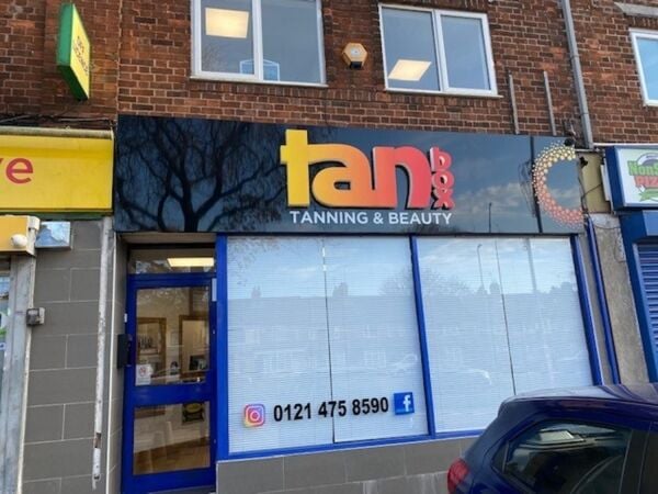 Leasehold Tanning Salon & Beauty Rooms Located In Northfield