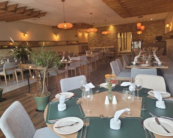 Immaculate, Professionally Designed & Equipped Licensed Restaurant for Sale Immaculate, Professionally Designed & Equipped Licensed Restaurant for Sale