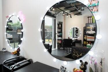 For Sale: Fully Equipped Modern Hair & Beauty Salon For Sale: Fully Equipped Modern Hair & Beauty Salon