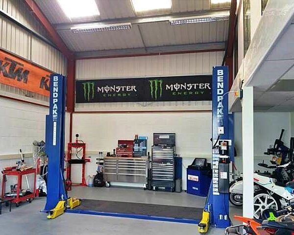 Car & Motorcycle Workshop Plus Motorbike Mot Bay for Sale