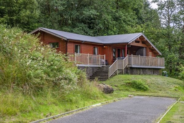Luxury Lodges Situated in Beautiful Lochside Location Luxury Lodges Situated in Beautiful Lochside Location