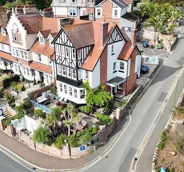 Beautifully presented guest house in a prime position close to Torquay Harbour For Sale in Torquay Beautifully presented guest house in a prime position close to Torquay Harbour For Sale in Torquay