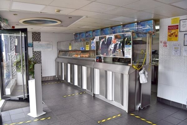 WELL-ESTABLISHED FISH & CHIP SHOP WITH 3-BED FLAT – WOLVERHAMPTON WELL-ESTABLISHED FISH & CHIP SHOP WITH 3-BED FLAT – WOLVERHAMPTON